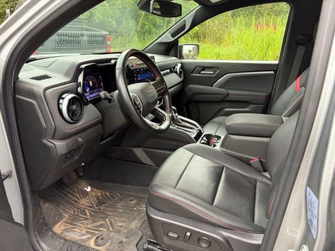 Used 2023 Chevrolet Colorado Z71 w/ Z71 Convenience Package 2 AWD/4WD image 11