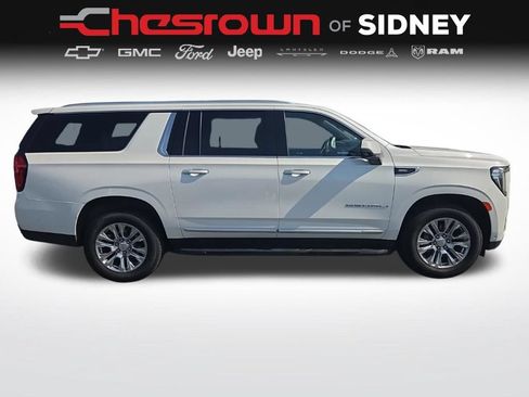 Used 2023 GMC Yukon XL Denali w/ Advanced Technology Package AWD/4WD image 4