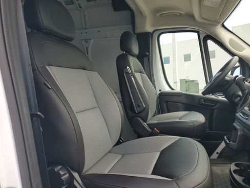 Used 2026 RAM ProMaster 2500 w/ Convenience Group FWD image 31