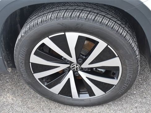 Used 2022 Volkswagen Taos SE image 11