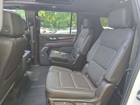 Used 2021 GMC Yukon XL Denali w/ Denali Premium Package AWD/4WD image 5