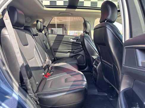 Used 2018 Ford Edge Titanium w/ Equipment Group 302A AWD/4WD image 30