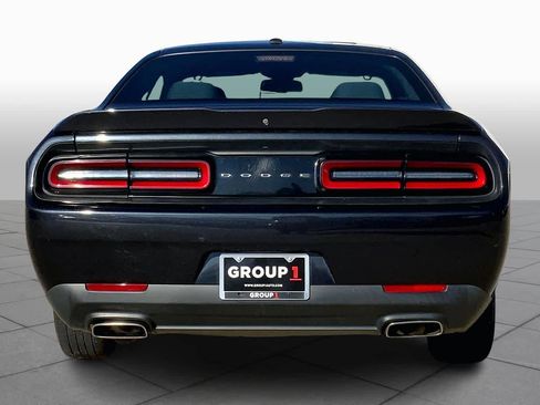 Used 2019 Dodge Challenger SXT image 4