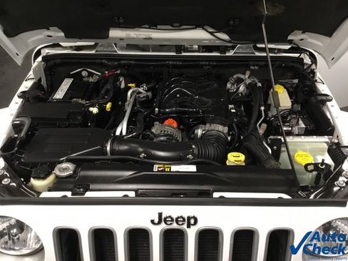 Used 2016 Jeep Wrangler Sahara AWD/4WD image 34