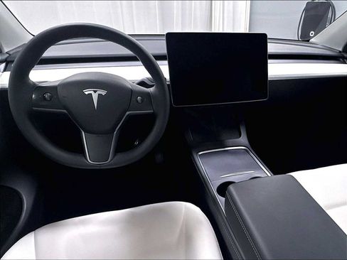 Used 2023 Tesla Model Y Long Range AWD/4WD image 16