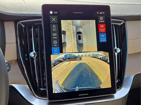 New 2026 Volvo XC90 T8 Plus w/ Protection Package Premier image 28