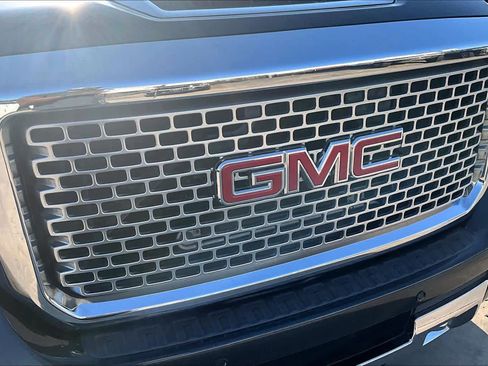 Used 2017 GMC Sierra 2500 Denali w/ Duramax Plus Package AWD/4WD image 30