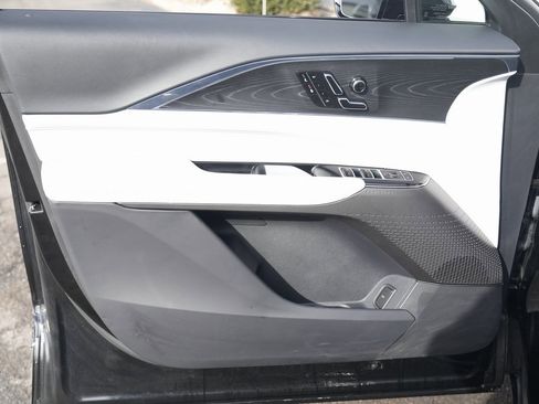 Used 2024 Cadillac Lyriq Luxury image 24