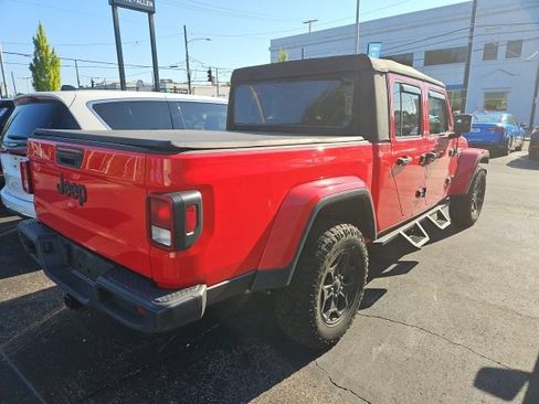 Used 2021 Jeep Gladiator Sport AWD/4WD image 2