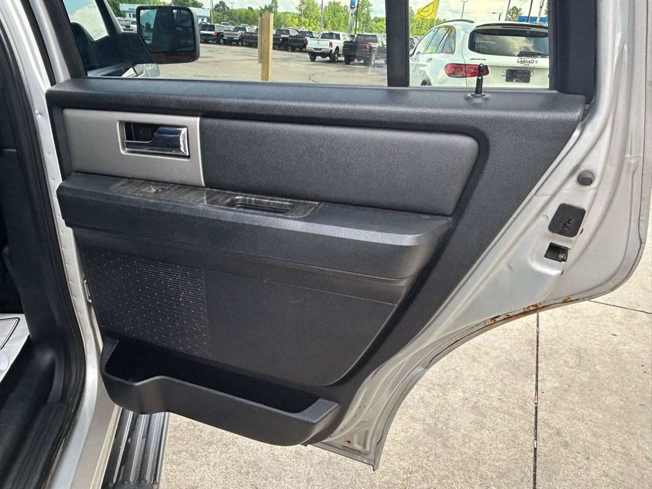 Used 2016 Ford Expedition Limited AWD/4WD image 16