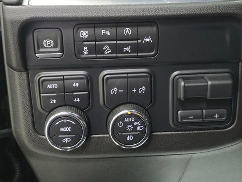 Used 2025 Chevrolet Tahoe Z71 w/ Z71 Off-Road Package AWD/4WD image 16