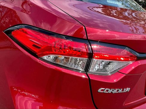 Certified 2025 Toyota Corolla LE image 28