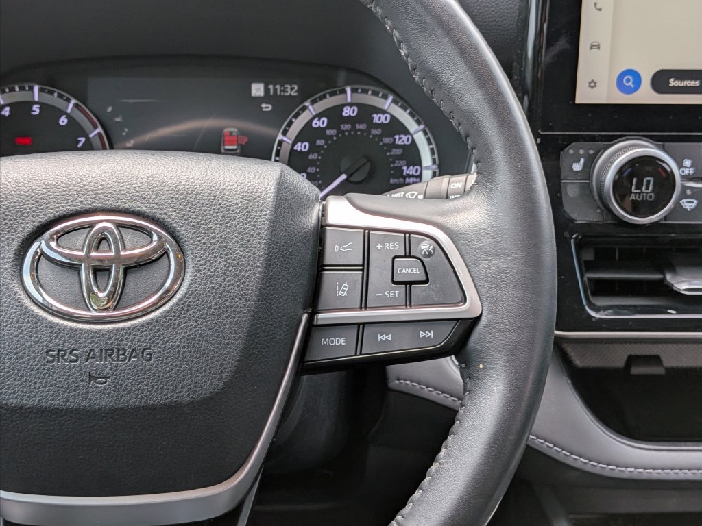 Used 2023 Toyota Highlander XLE FWD image 15