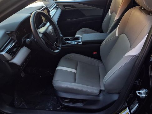 Certified 2025 Toyota Camry SE image 17