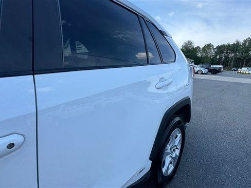 Used 2021 Toyota RAV4 XLE AWD/4WD image 17