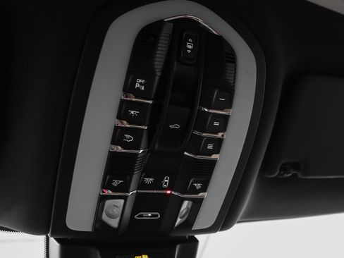 Certified 2024 Porsche Macan S AWD/4WD image 34