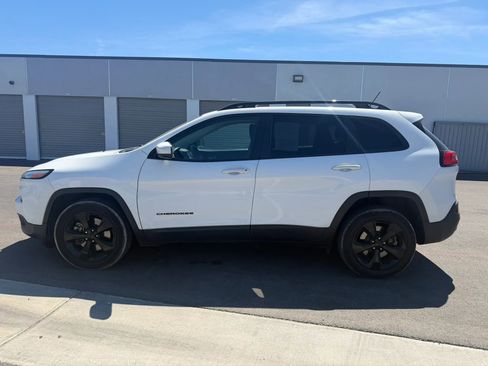 Used 2018 Jeep Cherokee Latitude w/ Altitude Package image 3