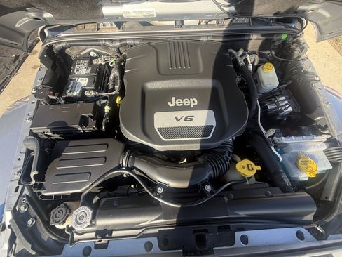 Used 2017 Jeep Wrangler Sahara w/ Connectivity Group image 19