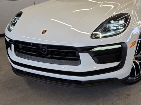 Used 2024 Porsche Macan image 27