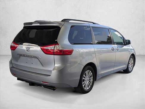 Used 2015 Toyota Sienna XLE FWD image 2