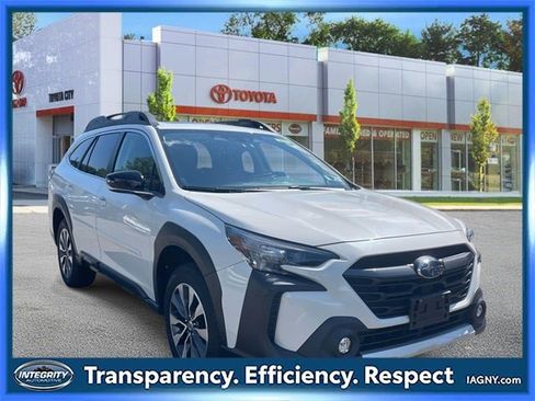 Used 2023 Subaru Outback Limited image 1