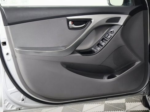 Used 2014 Hyundai Elantra SE FWD image 12