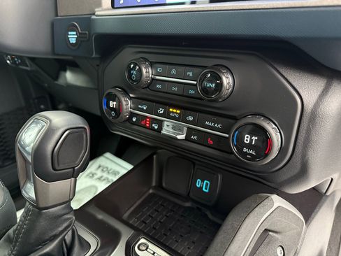 Used 2024 Ford Bronco Outer Banks image 32