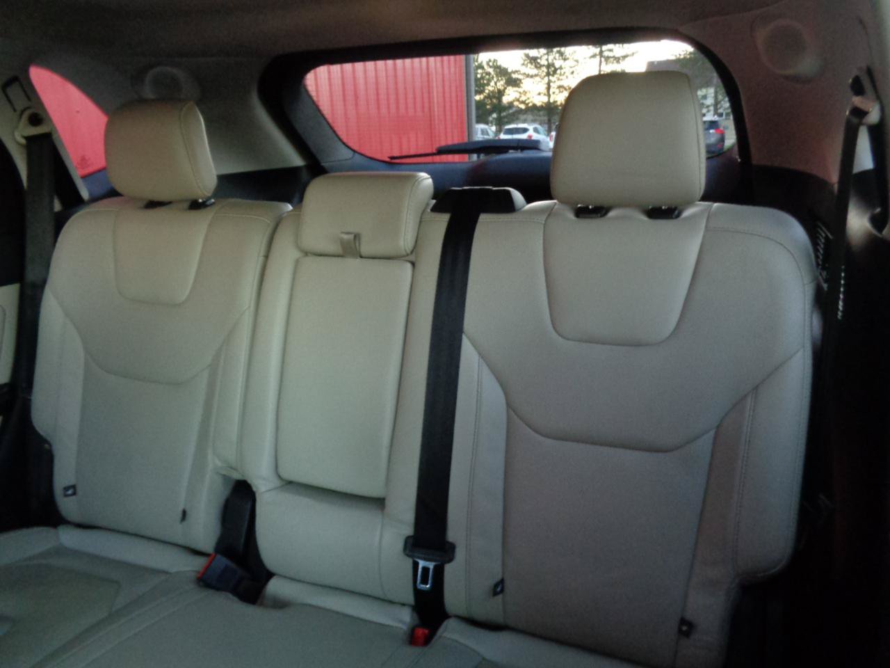 Used 2018 Ford Edge Titanium w/ Equipment Group 301A FWD image 9