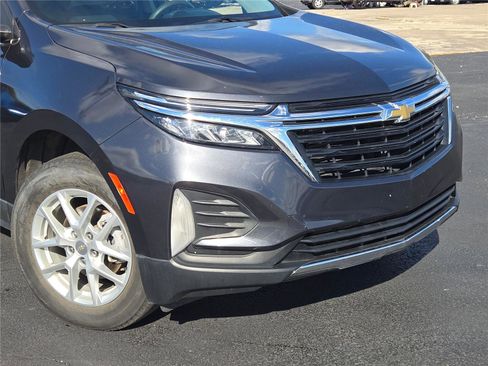 Used 2023 Chevrolet Equinox LT image 2