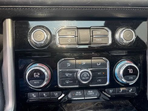 Used 2022 GMC Yukon XL Denali AWD/4WD image 8
