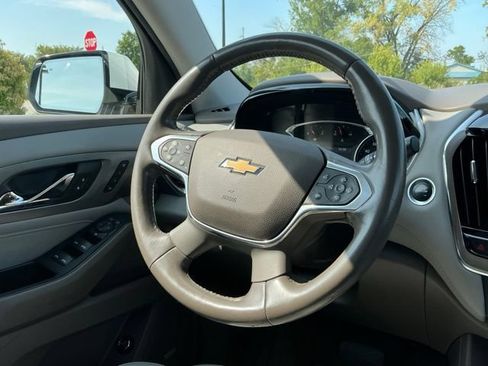 Used 2021 Chevrolet Traverse Premier FWD image 22