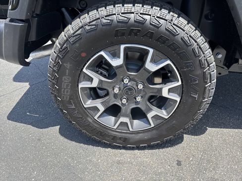 New 2025 Jeep Wrangler Unlimited Sahara AWD/4WD image 22