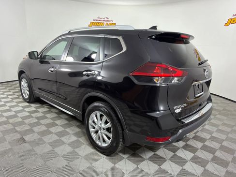 Used 2018 Nissan Rogue SV image 3