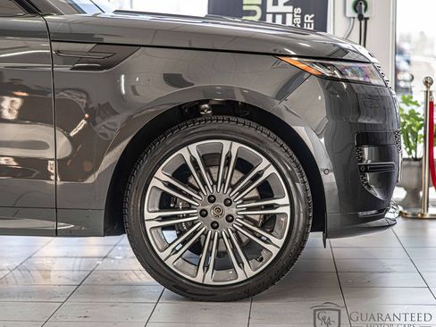 Used 2024 Land Rover Range Rover Sport Dynamic SE image 11