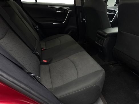 Used 2021 Toyota RAV4 XLE image 40