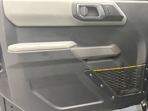 Used 2021 Ford Bronco Badlands image 9