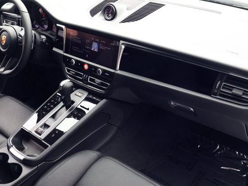 New 2026 Porsche Macan image 25