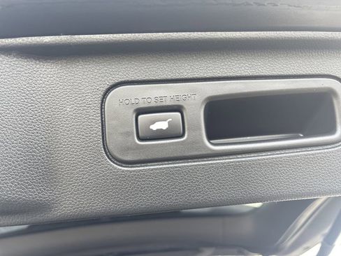 Certified 2023 Honda Pilot Touring image 17