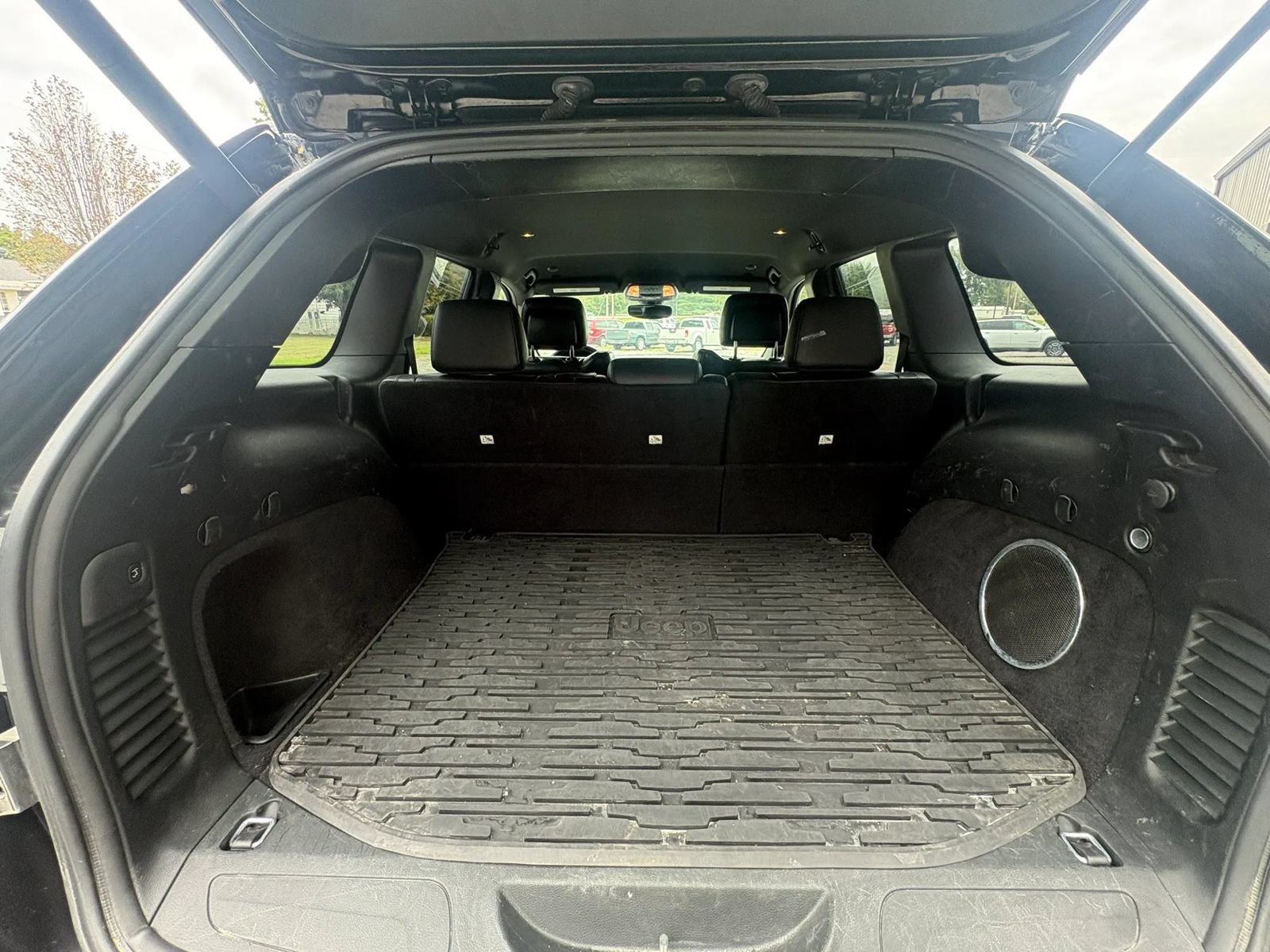 Used 2018 Jeep Grand Cherokee Laredo AWD/4WD image 19