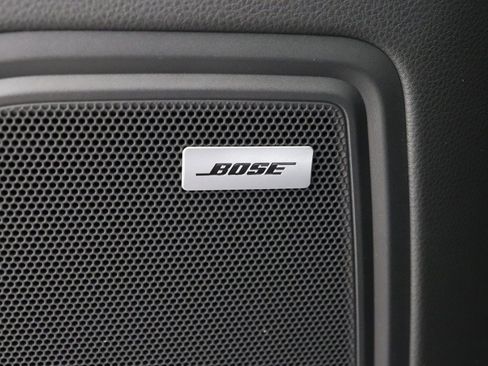 Certified 2025 Porsche Macan AWD/4WD image 27