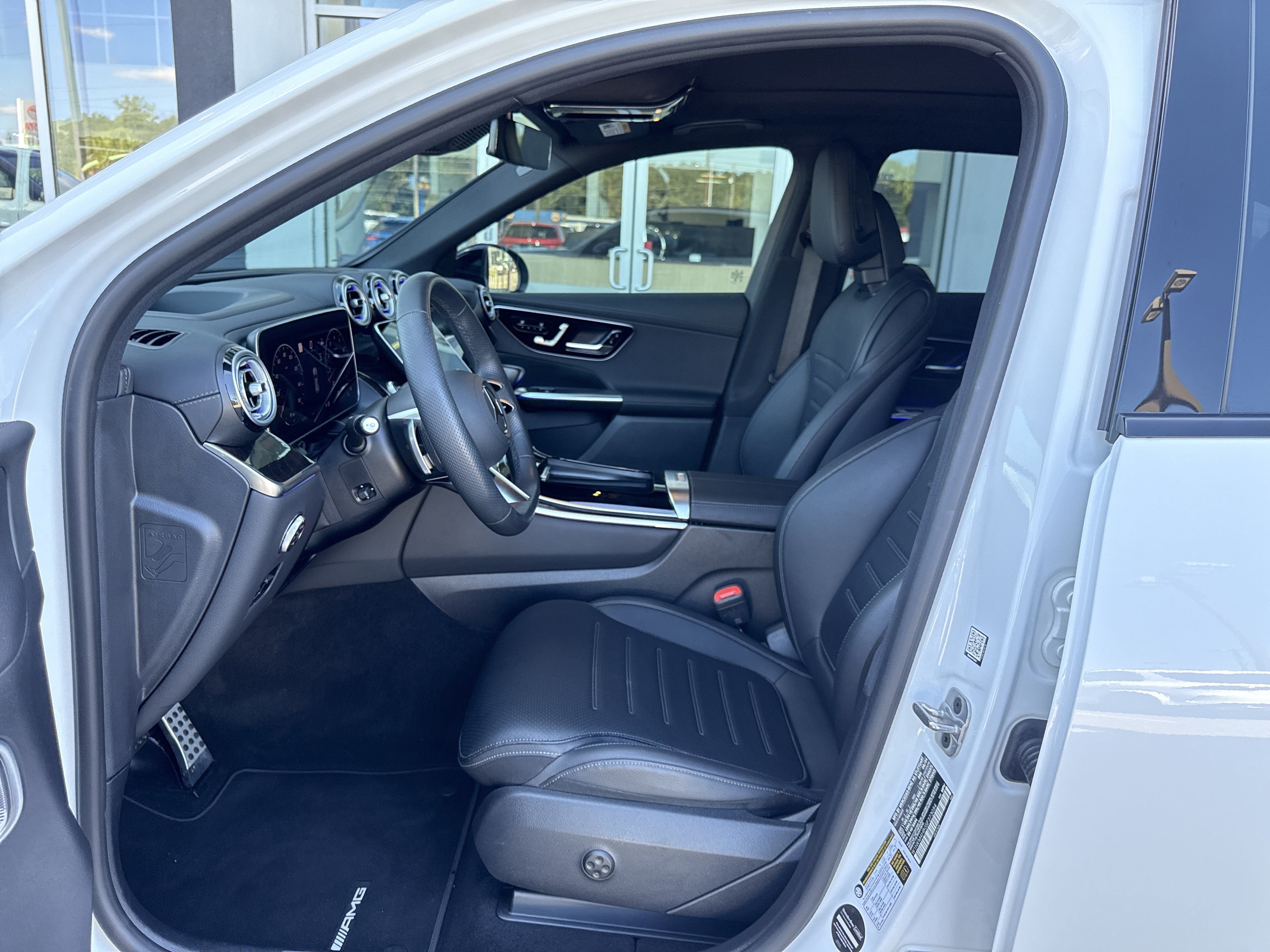 Used 2025 Mercedes-Benz GLC 300 4MATIC image 10