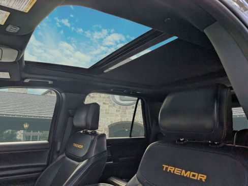 Used 2025 Ford Expedition Tremor AWD/4WD image 19