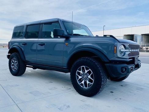 Used 2025 Ford Bronco Badlands image 3