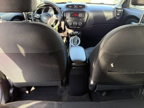 Used 2015 Kia Soul + image 16