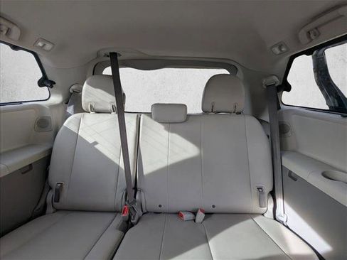Used 2011 Toyota Sienna XLE w/ Premium Pkg image 20