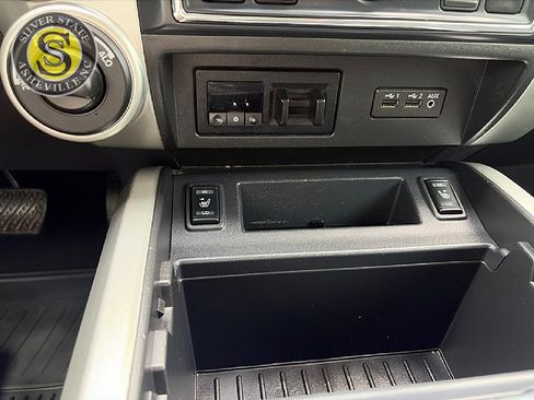 Used 2019 Nissan Titan SV w/ SV Convenience Package AWD/4WD image 24