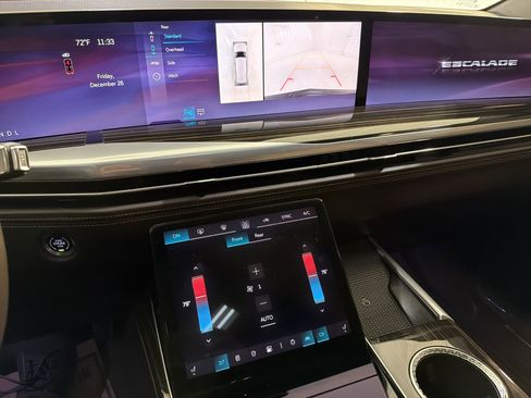 Used 2025 Cadillac Escalade Premium Luxury w/ Touring Package image 20