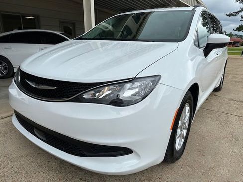 Used 2021 Chrysler Voyager Lxi image 9