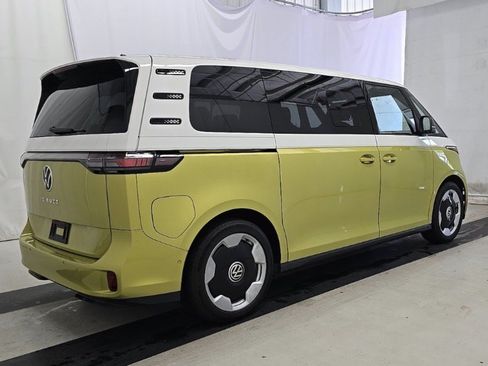 Used 2025 Volkswagen ID. Buzz Pro S Plus RWD image 10