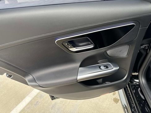 Used 2023 Mercedes-Benz C 300 Sedan image 9